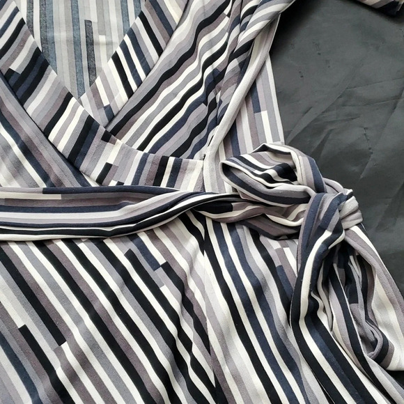 BCBGMaxazria Womens Faux Wrap Stretch Top with Tie Waist - Picture 6 of 11